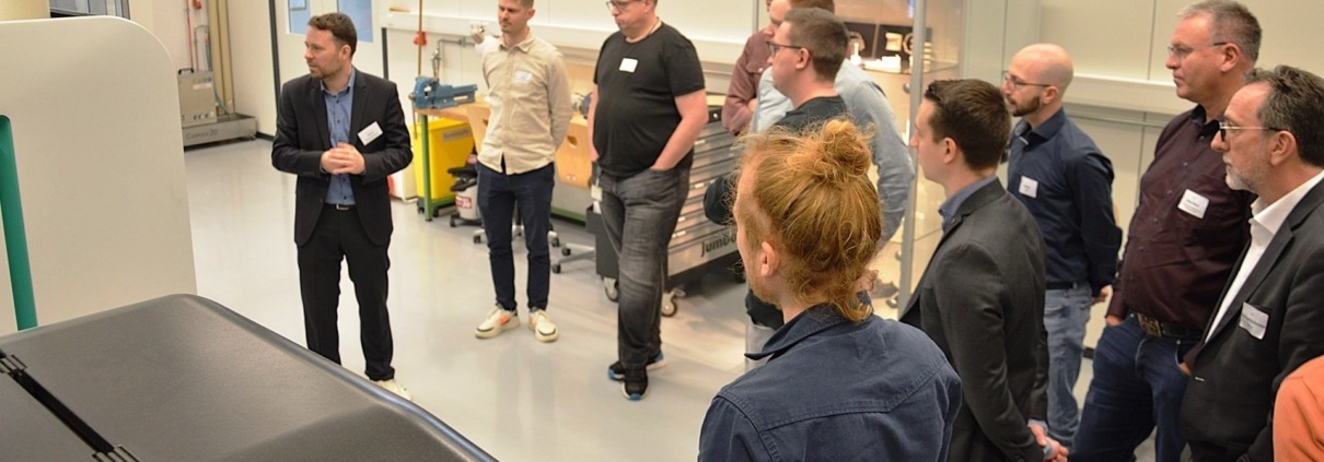 Additive Manufacturing Day 2025: Besucher im Additive Manufacturing Technikum Additive Manufacturing Day 2025